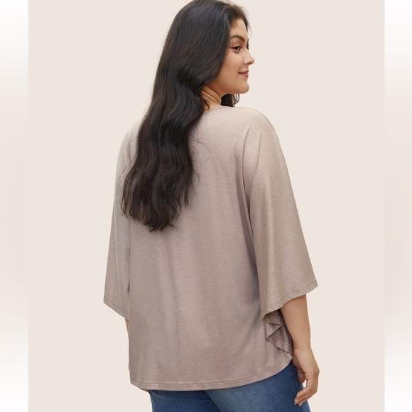 BloomChic Plus Size Feather Print Batwing Sleeve T-shirt - Picture 2 of 7